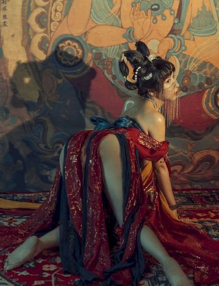 悄悄解开了岳的乳罩第一章_1080P在线播放观看