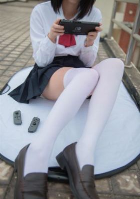 老汉强势双飞俩风韵犹存女人_BD英语迅雷电影在线